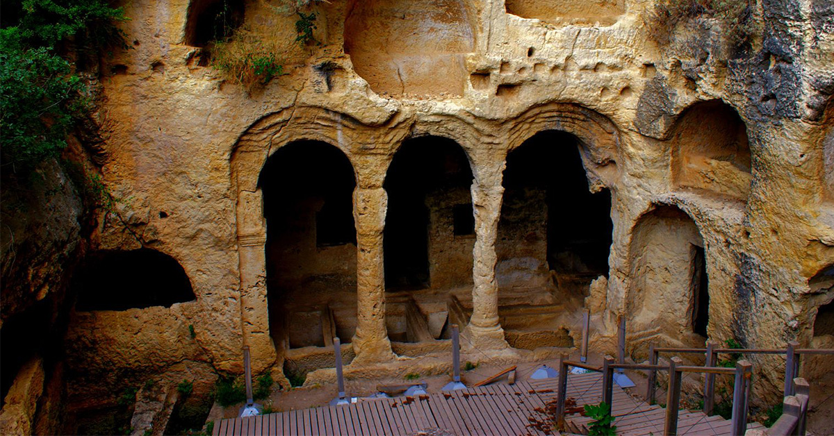 Titus Tüneli ve Beşikli Mağara